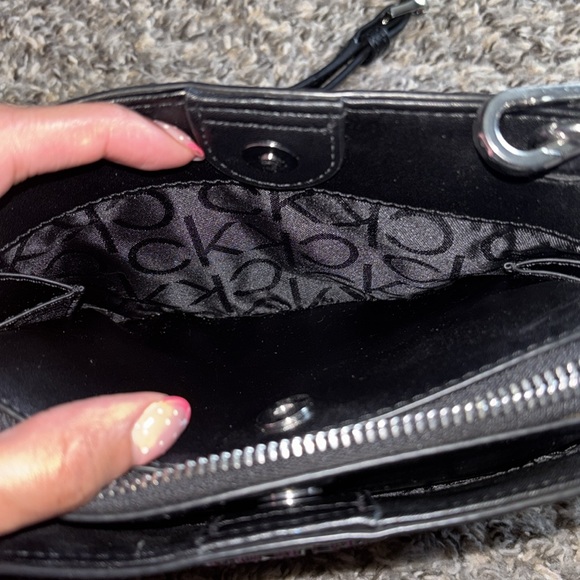 Calvin Klein crossbody purse - Picture 6 of 11
